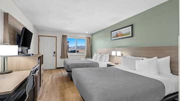 標準客房, 2 張加大雙人床, 非吸煙房 | 書桌、遮光布/窗簾、熨斗/熨衣板、搖籃/嬰兒床