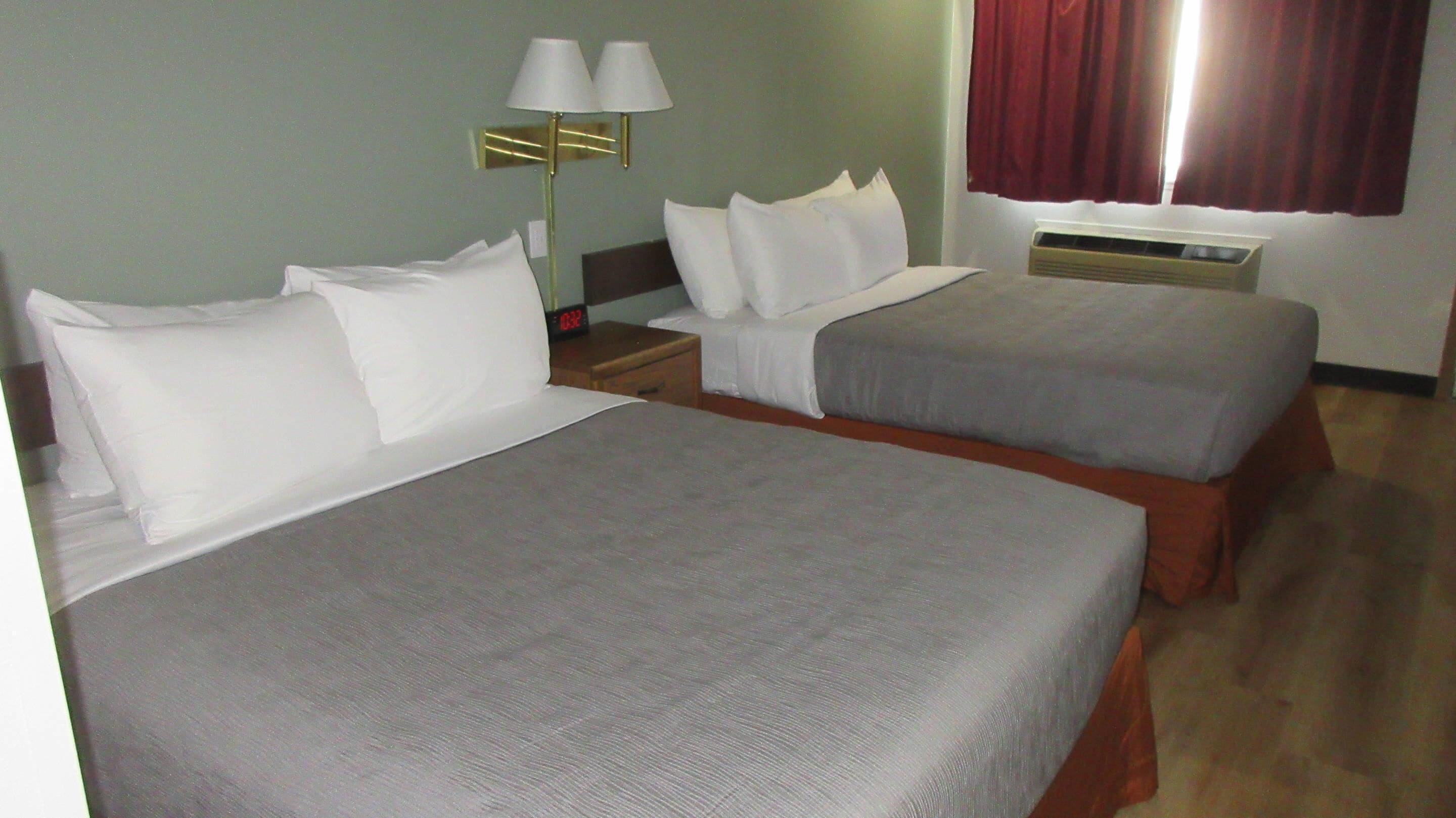 标准房, 2 张大床, 无烟房 | 办公桌、遮光窗帘、熨斗/熨衣板、婴儿床