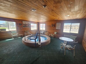 Indoor spa tub