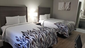 Deluxe Room, 2 Double Beds, Non Smoking | Desk, blackout drapes, iron/ironing board, WiFi (free) - Red Roof Inn Cullman (Cullman)