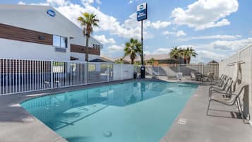 Outdoor pool, sun loungers