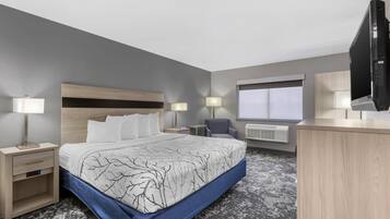 Desk, laptop workspace, iron/ironing board, free WiFi