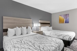 Escritorio y espacio para trabajar con laptop 