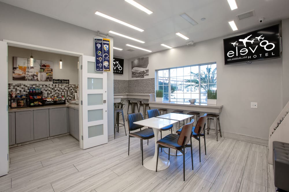 Elev8 Hotel Los Angeles LAX