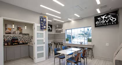 Elev8 Hotel Los Angeles LAX