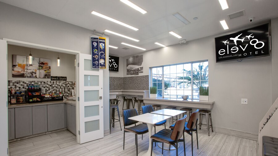 Elev8 Hotel Los Angeles LAX