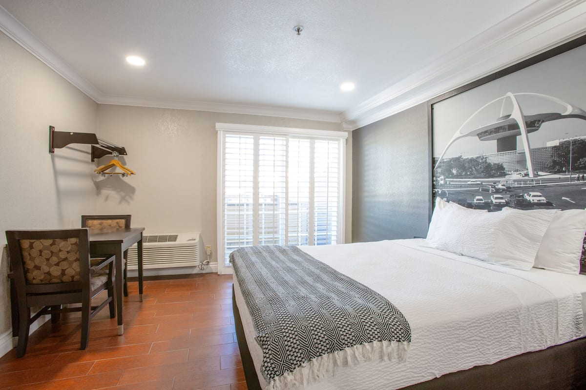 Deluxe King Bed with Balcony