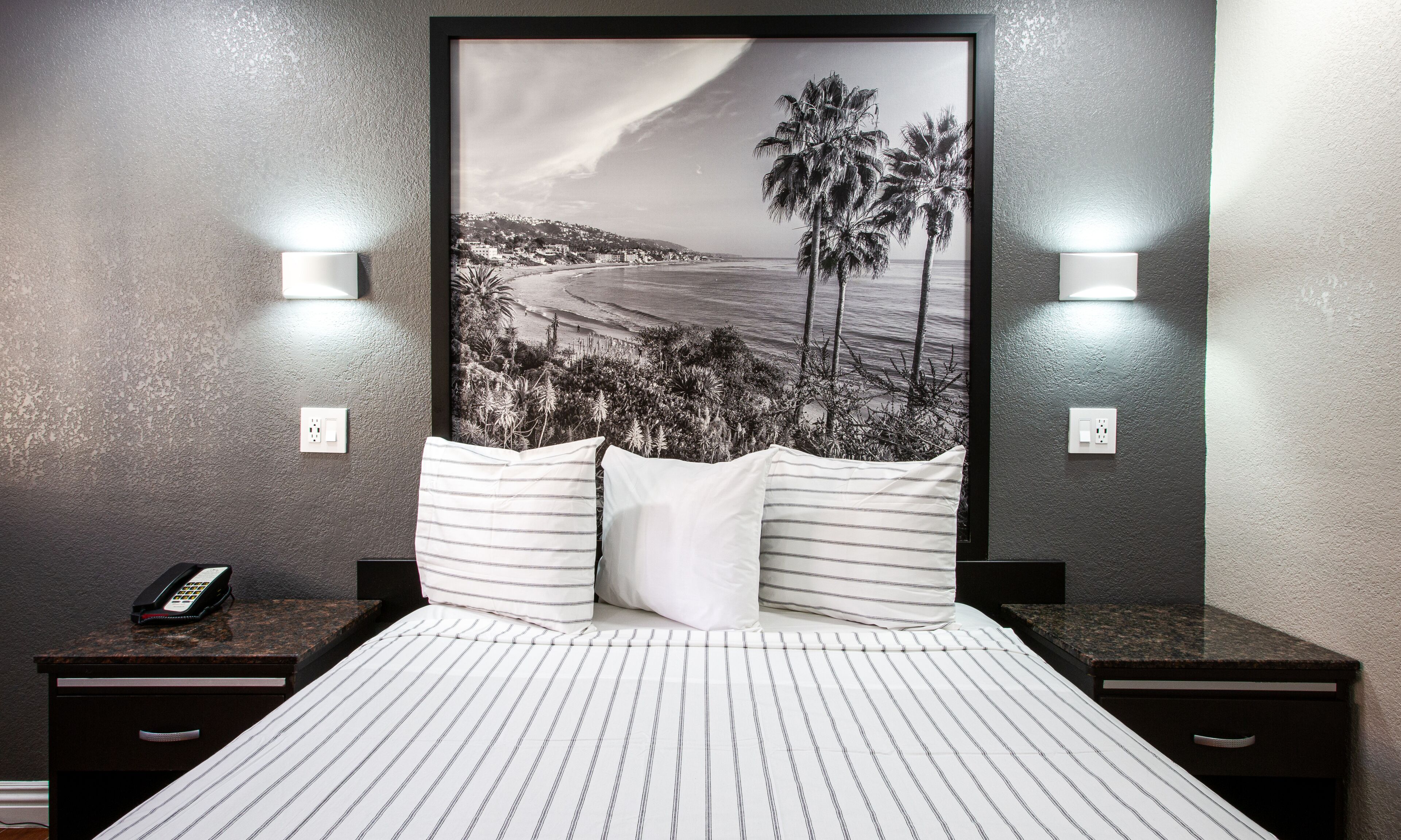 One Queen Bed | Desk, soundproofing, iron/ironing board, free WiFi