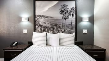 One Queen Bed | Skrivbord, ljudisolering, strykjÀrn/strykbrÀda och gratis wi-fi