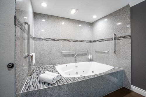 Elev8 Hotel Los Angeles LAX