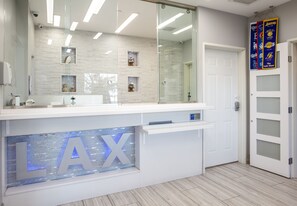 Reception - Elev8 Hotel Los Angeles LAX (Inglewood)