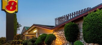 Super 8 by Wyndham Canoga Park