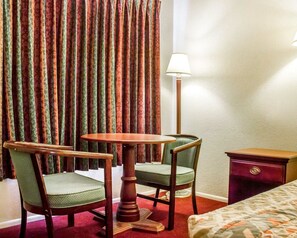 Rollaway beds, free WiFi, bed sheets - Rodeway Inn Winslow I-40 (Winslow)