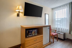 Standard Room, 1 Queen Bed, Non Smoking | Blackout drapes, rollaway beds, free WiFi, bed sheets