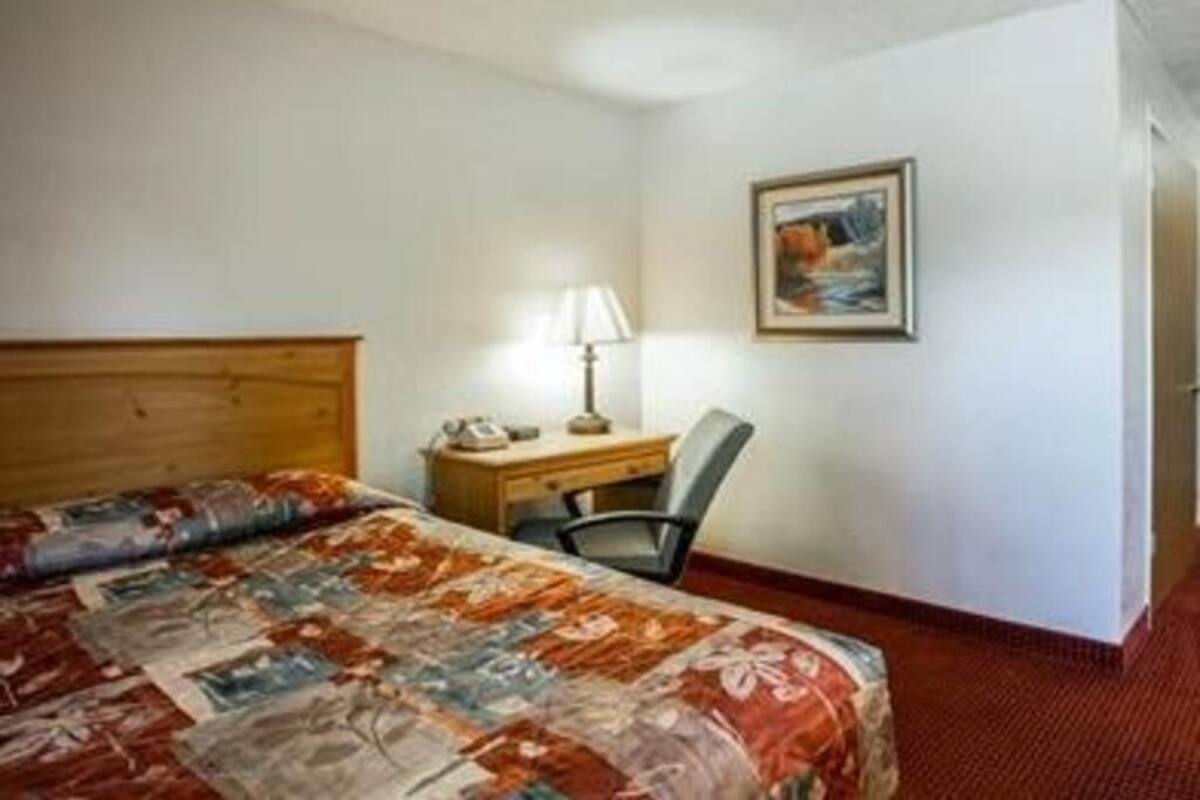 ستائر تعتيم وأسرّة قابلة للطي وواي فاي مجانًا وملاءات أسرّة