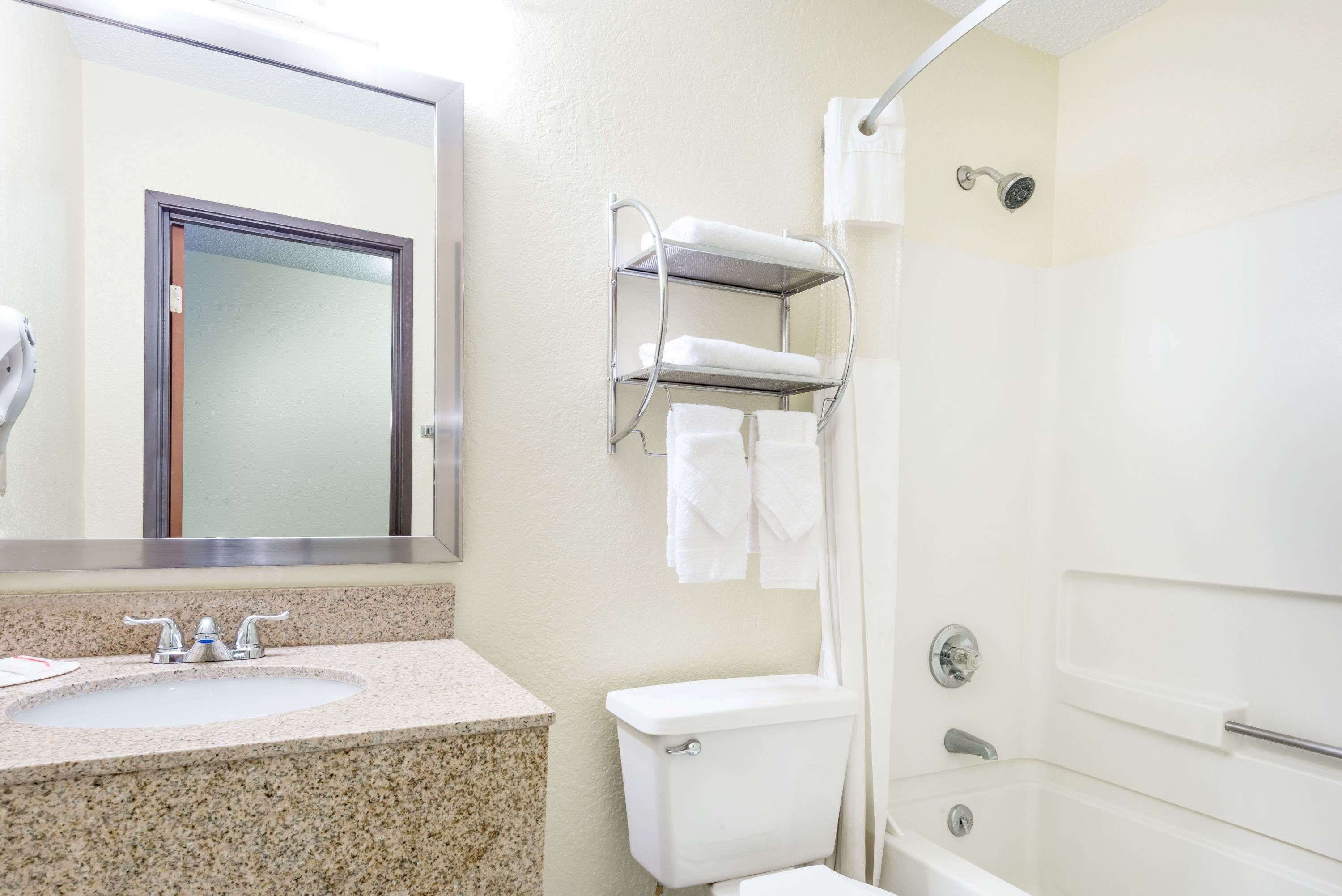 Super 8 by Wyndham Franklin/Middletown Area