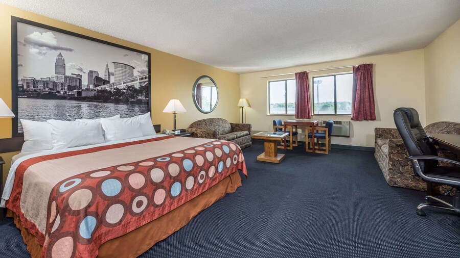 Super 8 by Wyndham Franklin/Middletown Area