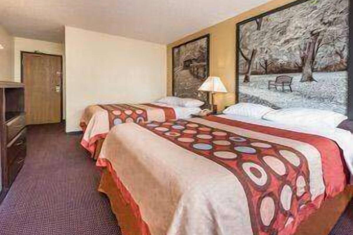 Chambre Double, 2 lits doubles | Bureau, lits bébé (gratuits), Wi-Fi gratuit, draps fournis