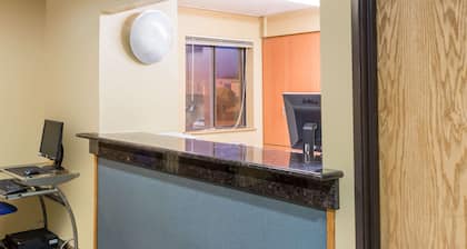 Super 8 by Wyndham Franklin/Middletown Area