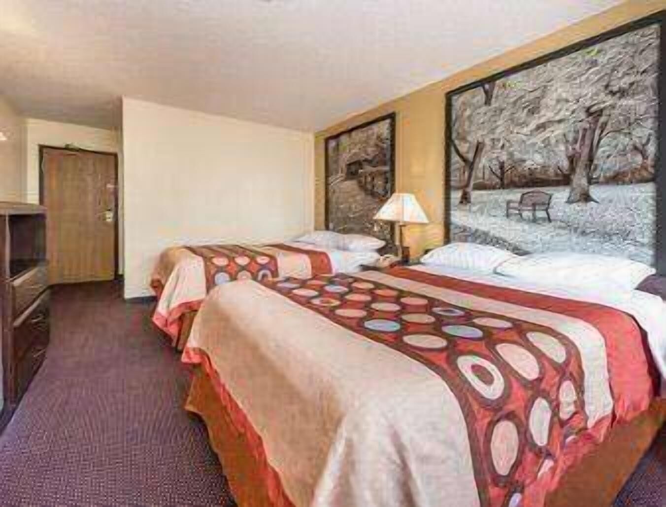 Desk, free cribs/infant beds, free WiFi, bed sheets