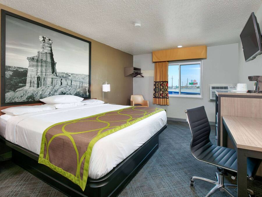 Safe på rommet, skrivebord og skrivebord for bærbar PC