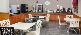 Super 8 by Wyndham Muscatine