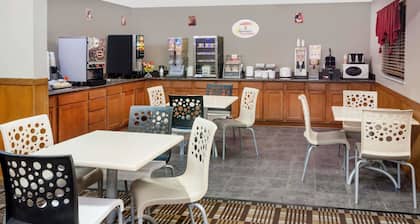 Super 8 by Wyndham Muscatine