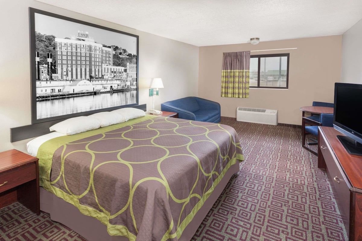 Suite, 1 cama King size y sofá cama, para no fumadores | Caja de seguridad en la habitación, escritorio y cunas gratuitas