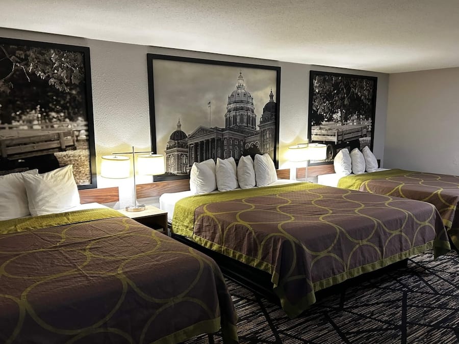 Studiosviitti, useita sänkyjä, tupakointi kielletty | Pillowtop-patjalliset sängyt, työpöytä