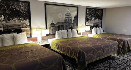 Super 8 by Wyndham Pella