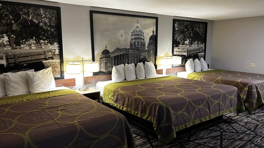 Super 8 by Wyndham Pella