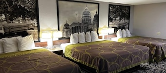 Super 8 by Wyndham Pella