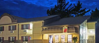 Super 8 by Wyndham Pella