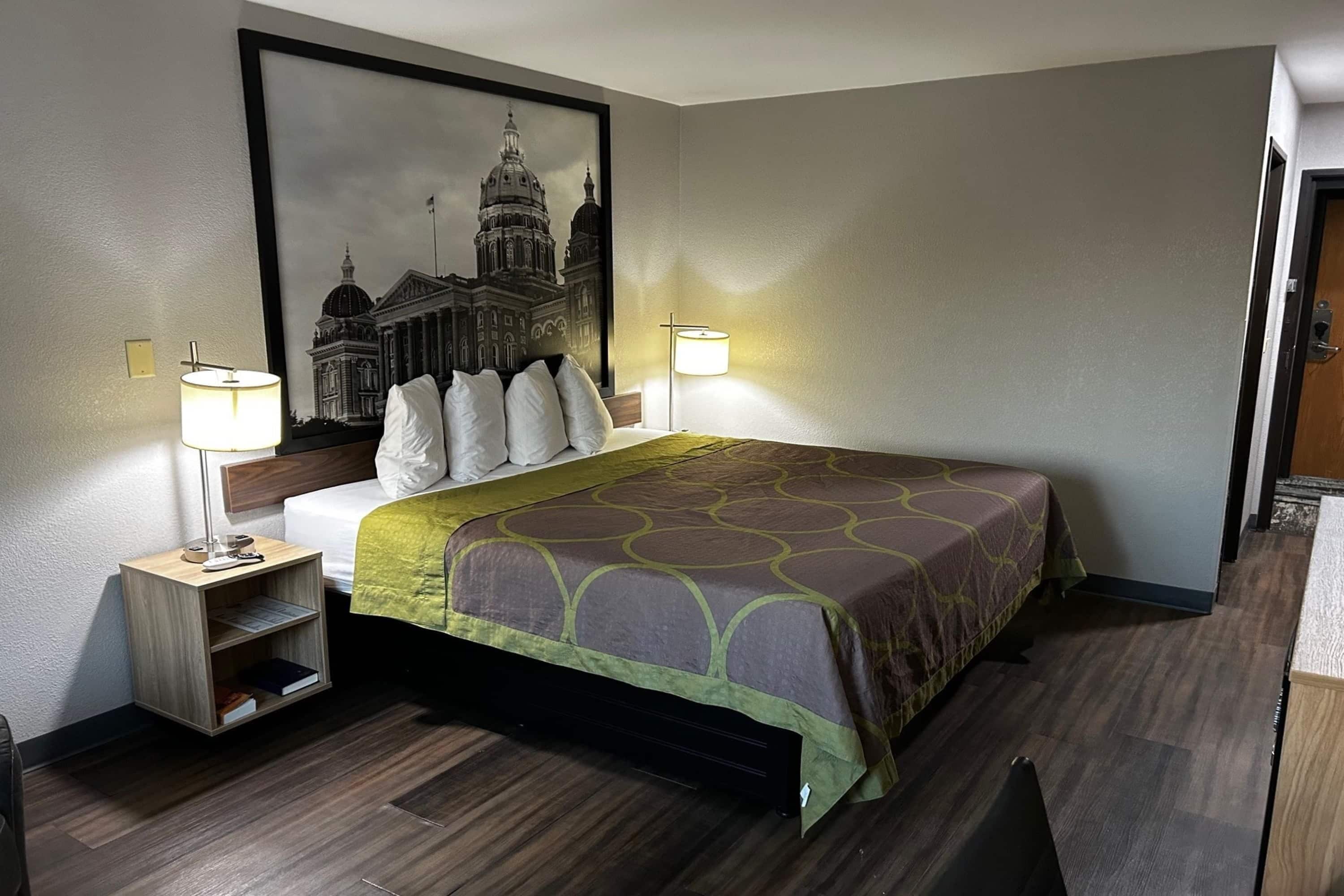 Room, 1 Queen Bed, Non Smoking (with Recliner) | Pillowtop beds, desk, laptop workspace, iron/ironing board