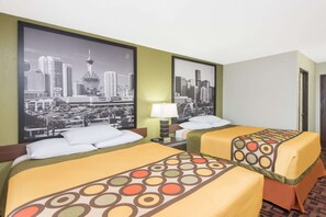 Kamar, 2 Tempat Tidur Queen, Bebas Asap Rokok | Tirai kedap cahaya, tempat tidur bayi gratis, dan Wi-Fi gratis