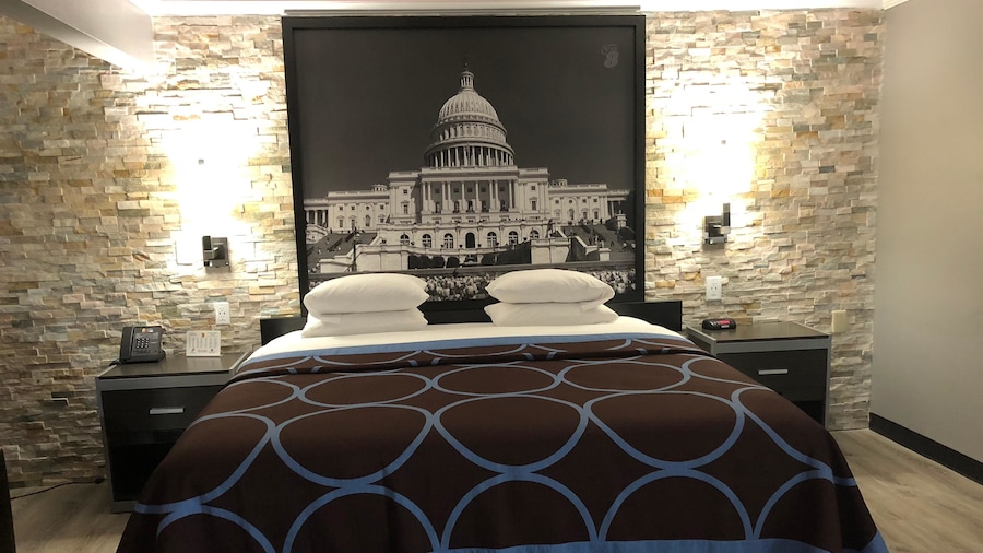 Super 8 by Wyndham Moberly MO