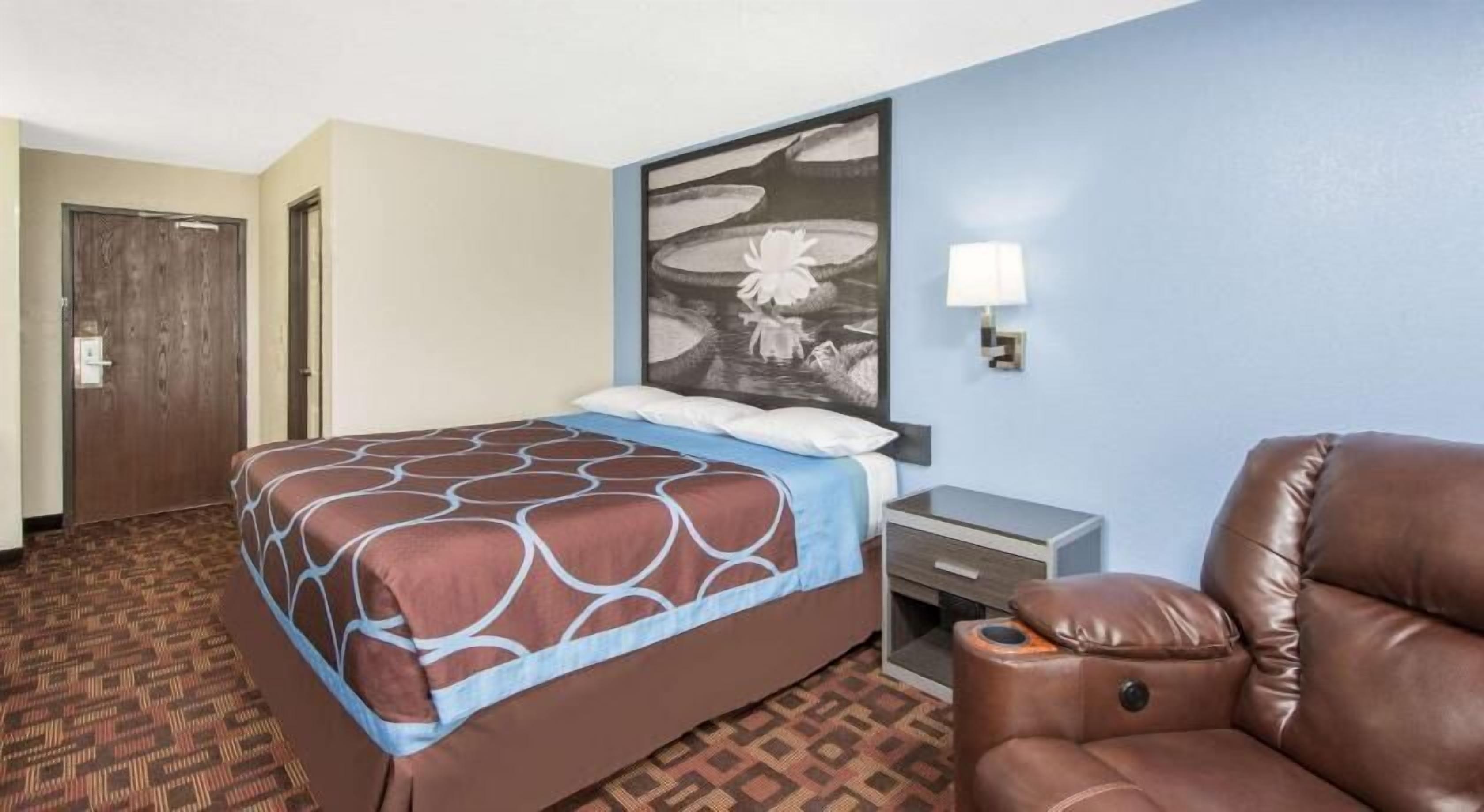 Blackout curtains, free cots/infant beds, free WiFi, bed sheets