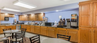 Super 8 by Wyndham Manhattan KS