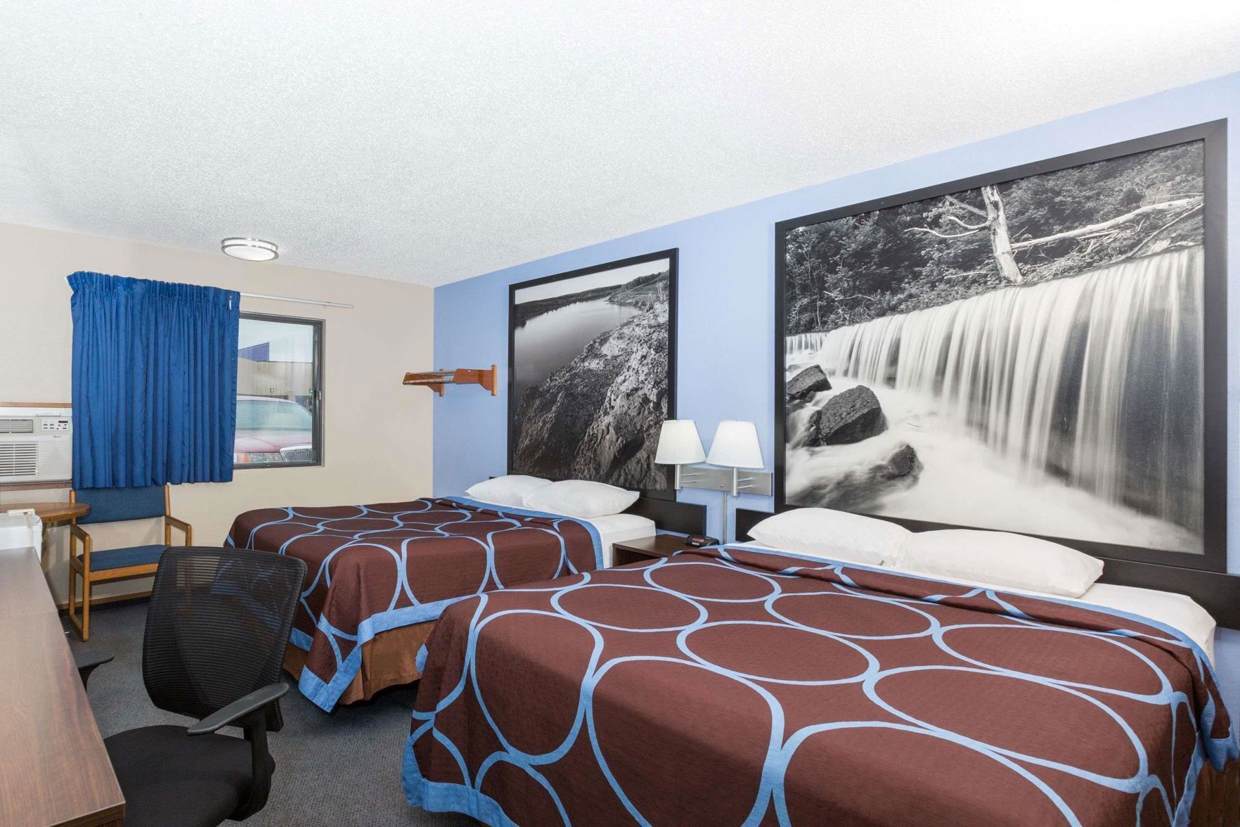 Desk, blackout drapes, free WiFi, bed sheets