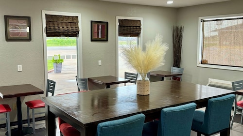 Super 8 by Wyndham Henryetta