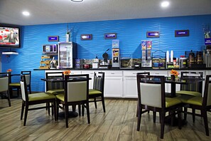 Free daily continental breakfast