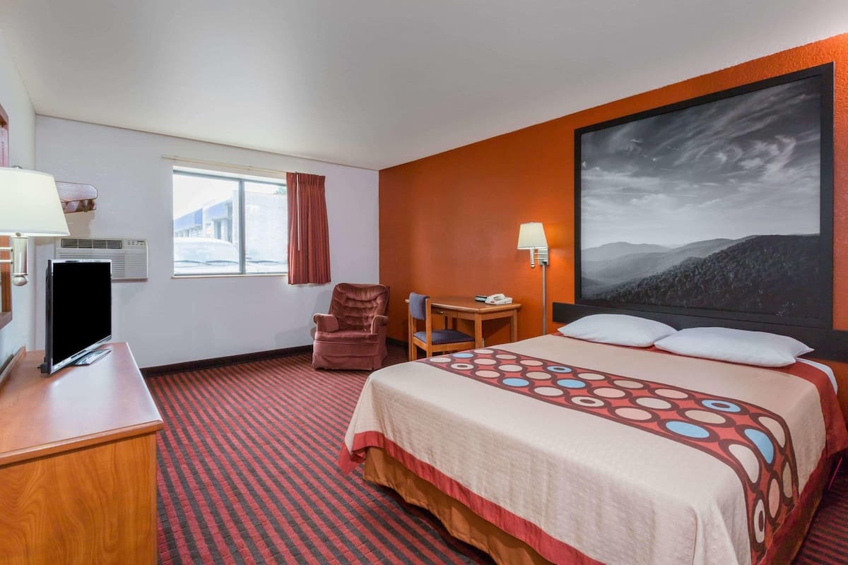 In-room safe, desk, iron/ironing board, free WiFi