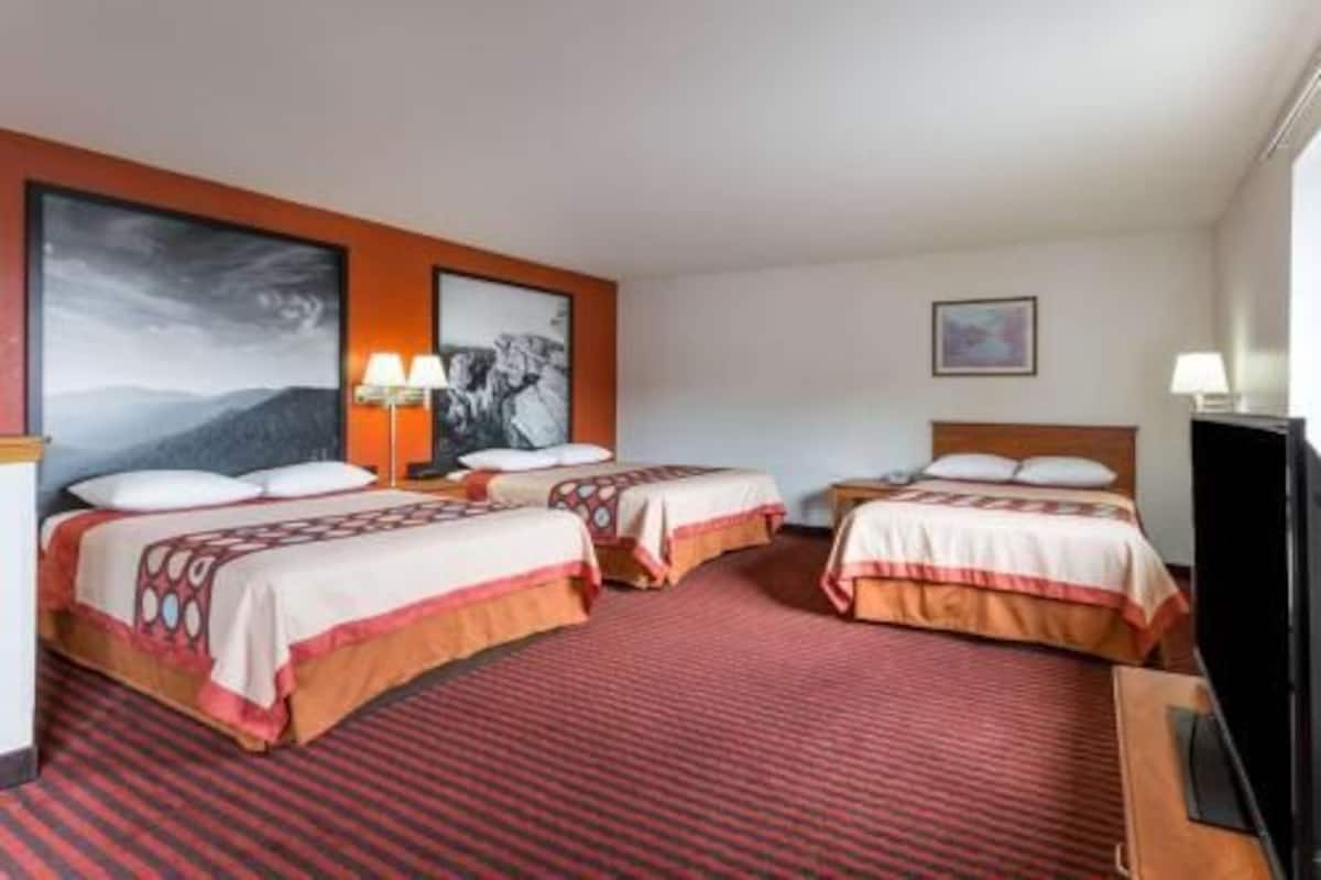 In-room safe, desk, iron/ironing board, free WiFi