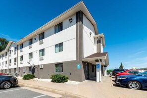 Exterior - Super 8 by Wyndham Dumfries/Quantico (Dumfries)