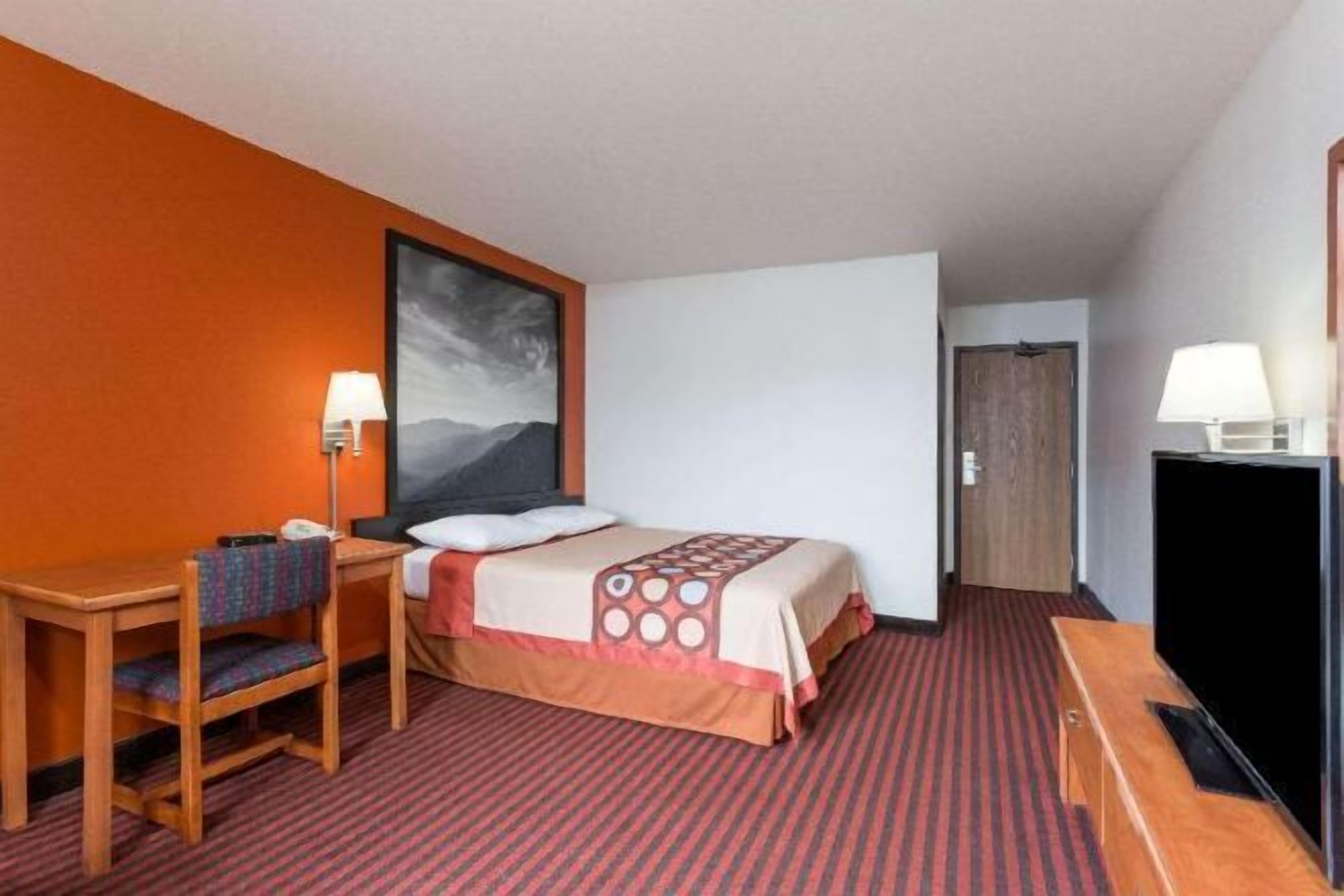 Peti besi dalam bilik, meja, seterika/papan seterika, Wi-fi percuma 