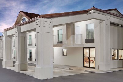 Super 8 by Wyndham Ringgold/Chattanooga Area