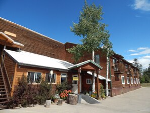 Property grounds - Alpine Inn of Pagosa Springs (Pagosa Springs)