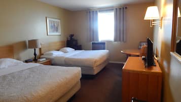 Laptop workspace, iron/ironing board, free WiFi, bed sheets