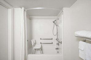 Kostenlose Toilettenartikel, Haartrockner, Handtücher