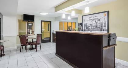 Super 8 by Wyndham Dandridge